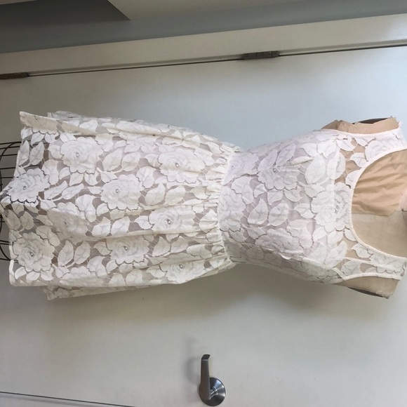 MONTEAU LOS ANGELES LACE DRESS SIZE MEDIUM - Picture 2 of 7